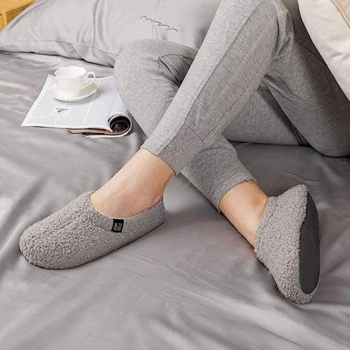 Durable Indoor Slippers With Fleece Lining