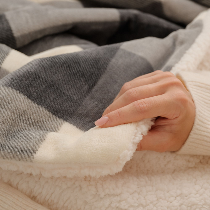 Cozy Electric Blanket With Remote Temperature Control